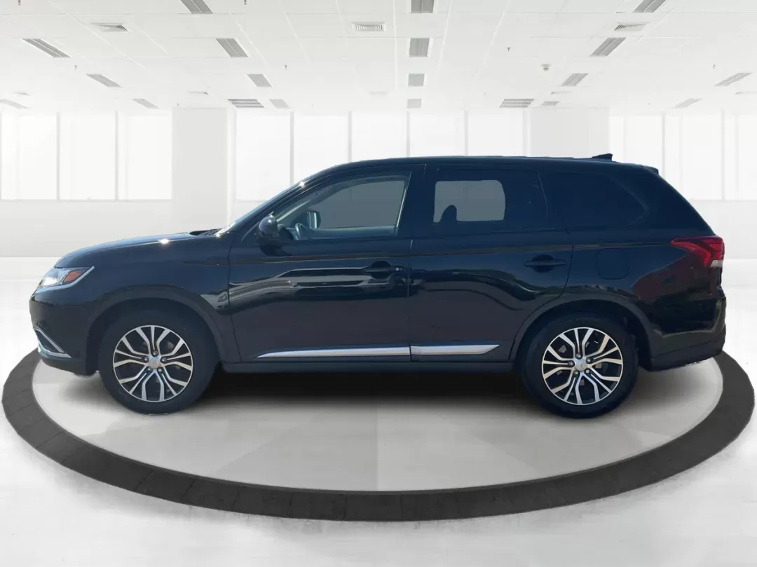 2017 Mitsubishi Outlander ES (JA4AD2A34HZ) with an 2.4L I-4 variable valve control engine, located at 1951 S Dayton Lakeview Rd., New Carlisle, OH, 45344, (937) 908-9800, 39.890999, -84.050255 - 2017 Mitsubishi Outlander ES - Photo#5