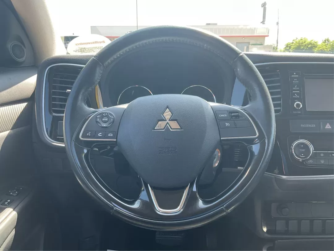 2017 Mitsubishi Outlander ES (JA4AD2A34HZ) with an 2.4L I-4 variable valve control engine, located at 1951 S Dayton Lakeview Rd., New Carlisle, OH, 45344, (937) 908-9800, 39.890999, -84.050255 - 2017 Mitsubishi Outlander ES - Photo#15