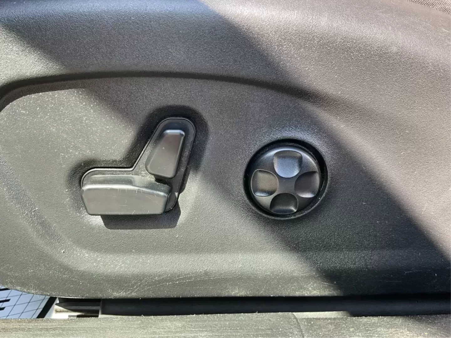 2015 Chrysler 200 Limited (1C3CCCAB5FN) with an 2.4L L4 DOHC 16V engine, 9-Speed Automatic transmission, located at 8750 N County Rd 25A, Piqua, OH, 45356, (937) 908-9800, 40.164391, -84.232513 - Photo#17