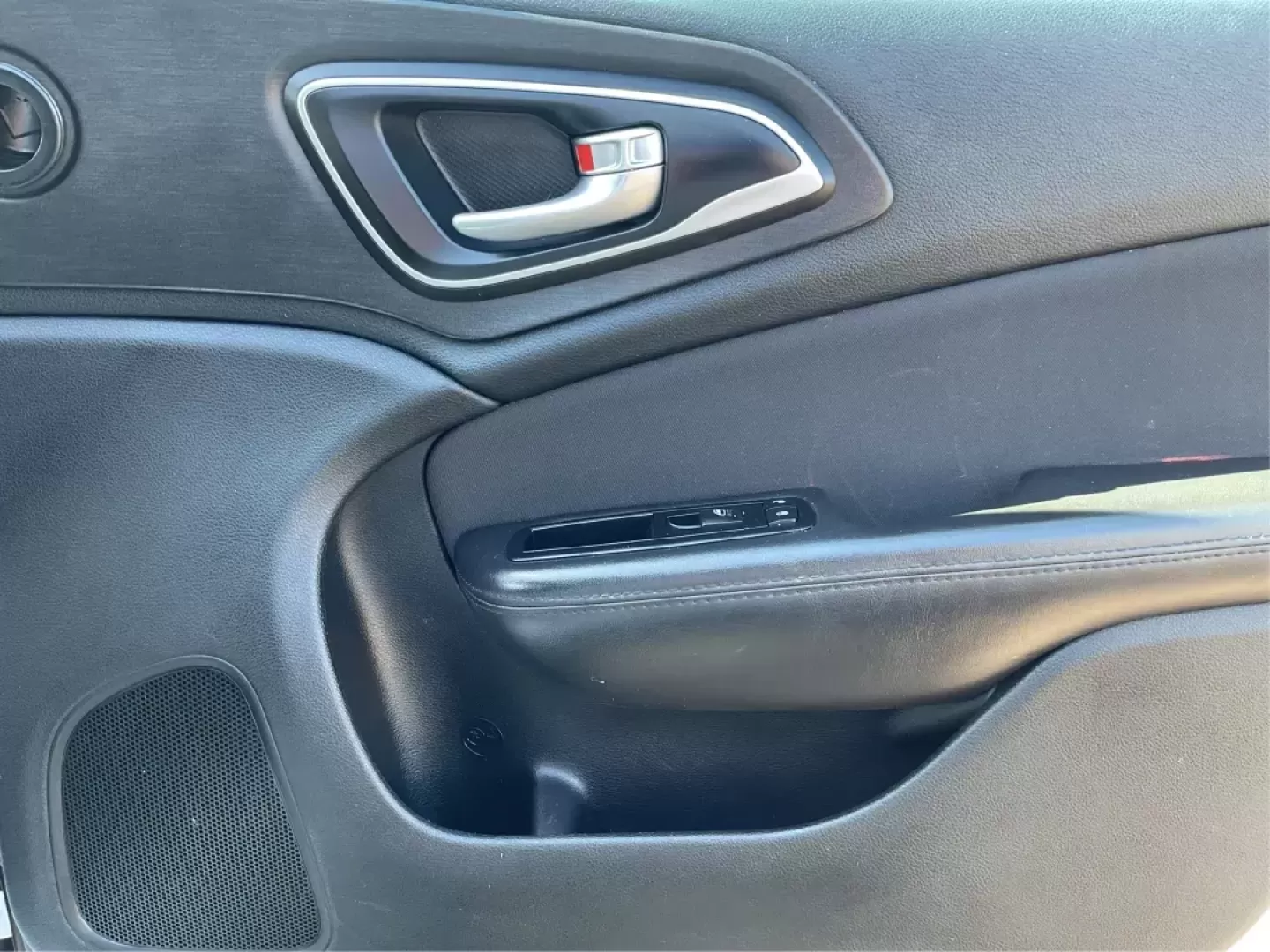 2015 Chrysler 200 Limited (1C3CCCAB5FN) with an 2.4L L4 DOHC 16V engine, 9-Speed Automatic transmission, located at 8750 N County Rd 25A, Piqua, OH, 45356, (937) 908-9800, 40.164391, -84.232513 - Photo#19