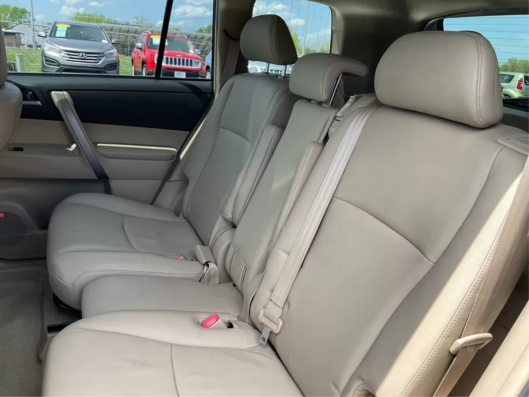 2008 Toyota Highlander Sport (JTEES43A082) with an 3.5L V-6 DOHC engine, located at 1099 N County Rd 25A , Troy, OH, 45373, (937) 908-9800, 40.057079, -84.212883 - 2008 Toyota Highlander Sport - Photo#9