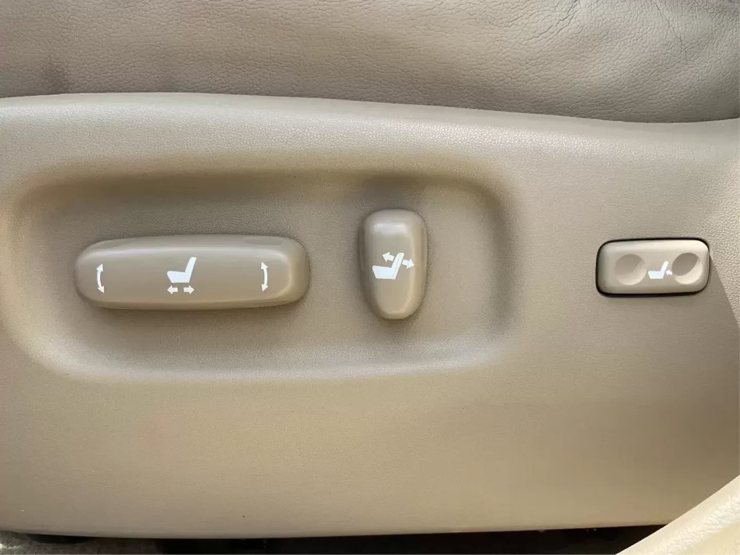 2008 Toyota Highlander Sport (JTEES43A082) with an 3.5L V-6 DOHC engine, located at 1099 N County Rd 25A, Troy, OH, 45373, (937) 908-9800, 40.057079, -84.212883 - 2008 Toyota Highlander Sport - Photo#16