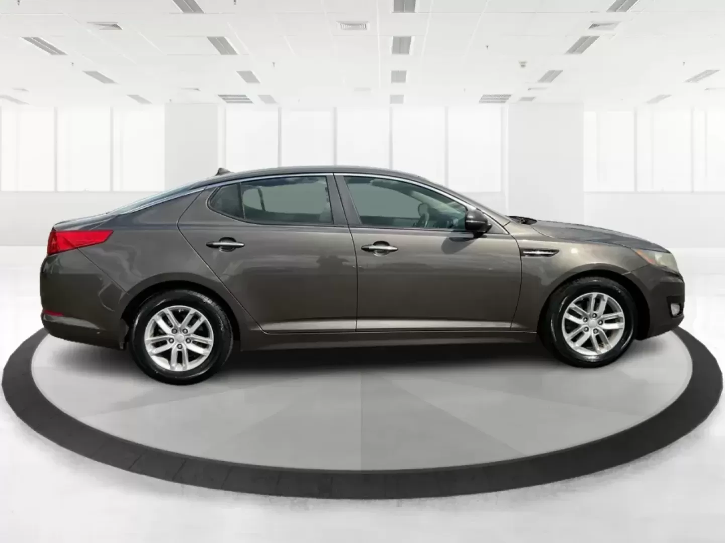 2013 Kia Optima LX (5XXGM4A71DG) with an 2.4L I-4 gasoline direct injection engine, located at 880 E. National Road, Vandalia, OH, 45377, (937) 908-9800, 39.891918, -84.183594 - Photo#0