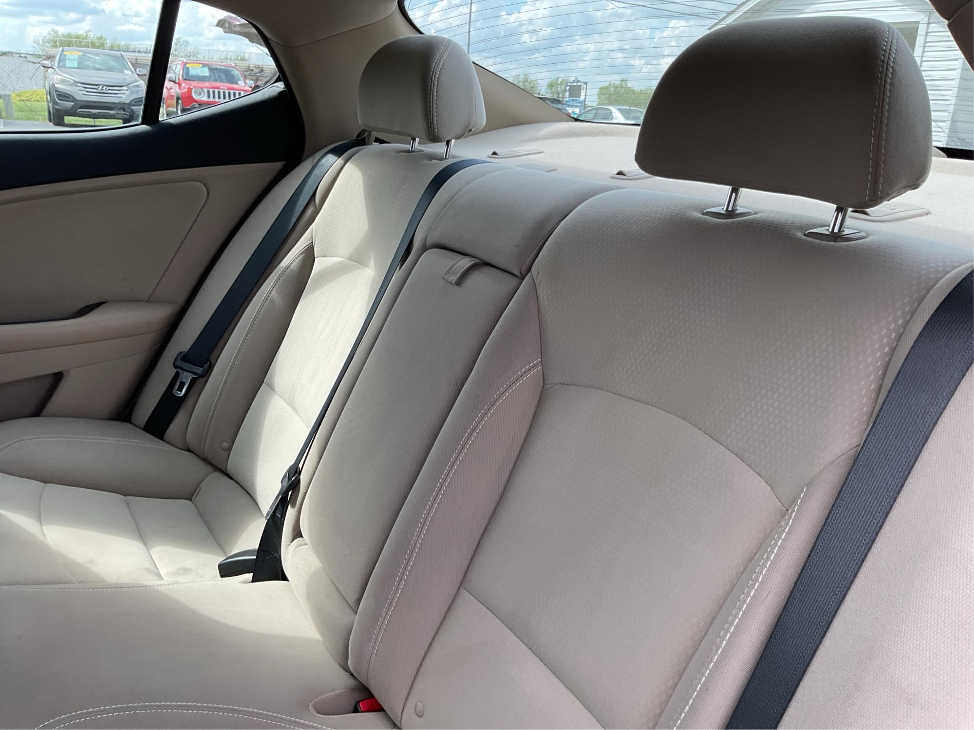 2013 Kia Optima LX (5XXGM4A71DG) with an 2.4L I-4 gasoline direct injection engine, located at 880 E. National Road, Vandalia, OH, 45377, (937) 908-9800, 39.891918, -84.183594 - Photo#9