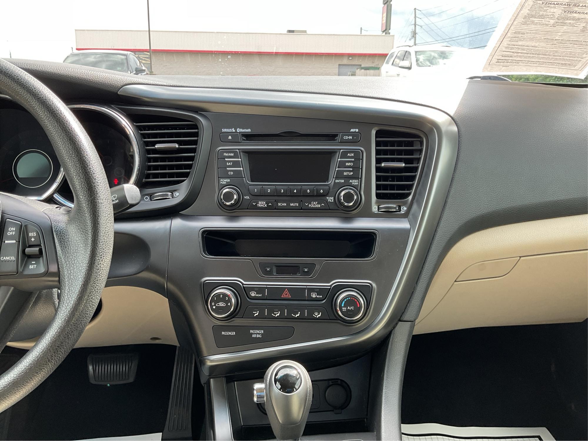 2013 Kia Optima LX (5XXGM4A71DG) with an 2.4L I-4 gasoline direct injection engine, located at 880 E. National Road, Vandalia, OH, 45377, (937) 908-9800, 39.891918, -84.183594 - Photo#11