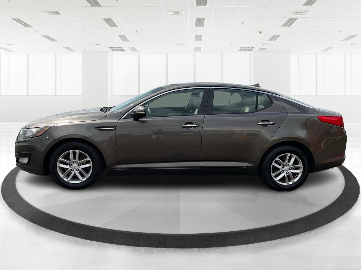 2013 Kia Optima LX (5XXGM4A71DG) with an 2.4L I-4 gasoline direct injection engine, located at 880 E. National Road, Vandalia, OH, 45377, (937) 908-9800, 39.891918, -84.183594 - Photo#5