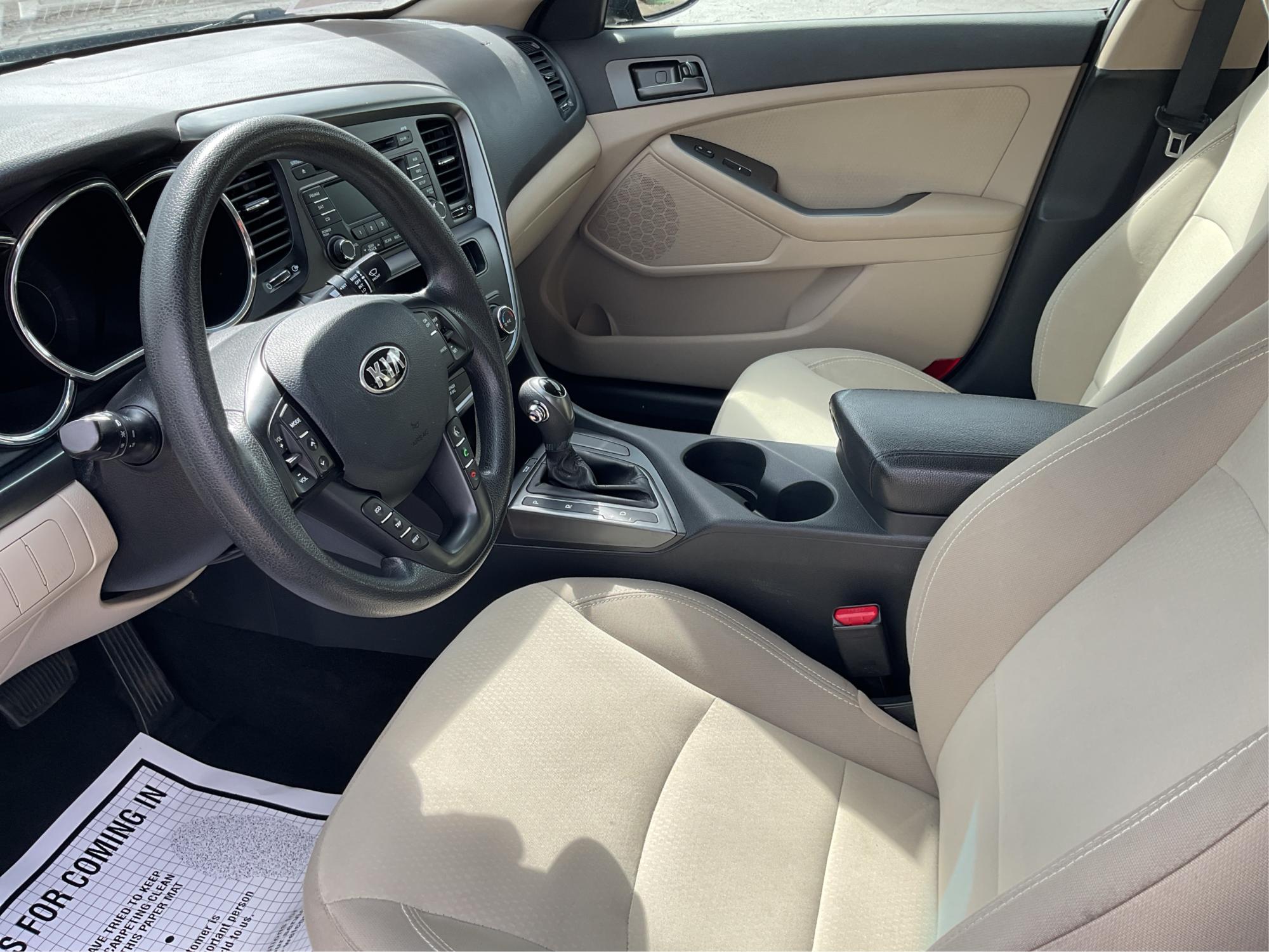 2013 Kia Optima LX (5XXGM4A71DG) with an 2.4L I-4 gasoline direct injection engine, located at 880 E. National Road, Vandalia, OH, 45377, (937) 908-9800, 39.891918, -84.183594 - Photo#8