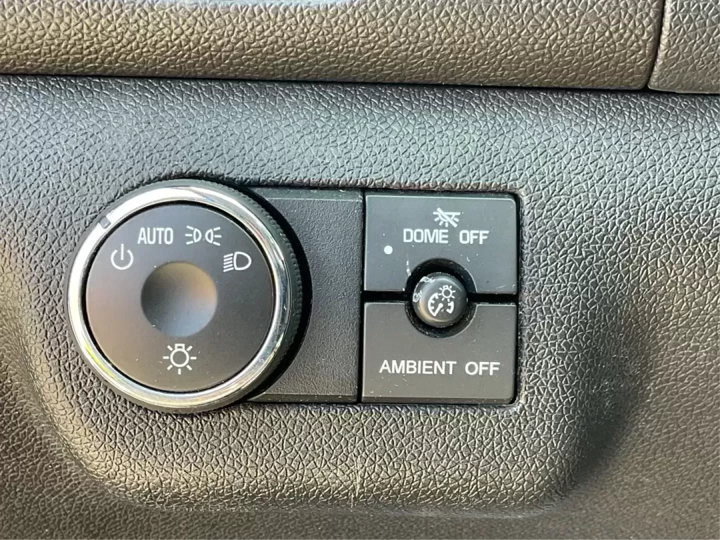 2015 Buick Enclave Leather (5GAKVBKD2FJ) with an 3.6L V-6 gasoline direct injection engine, located at 1230 East Main St, Xenia, OH, 45385, (937) 908-9800, 39.688026, -83.910172 - 2015 Buick Enclave Leather - Photo#17