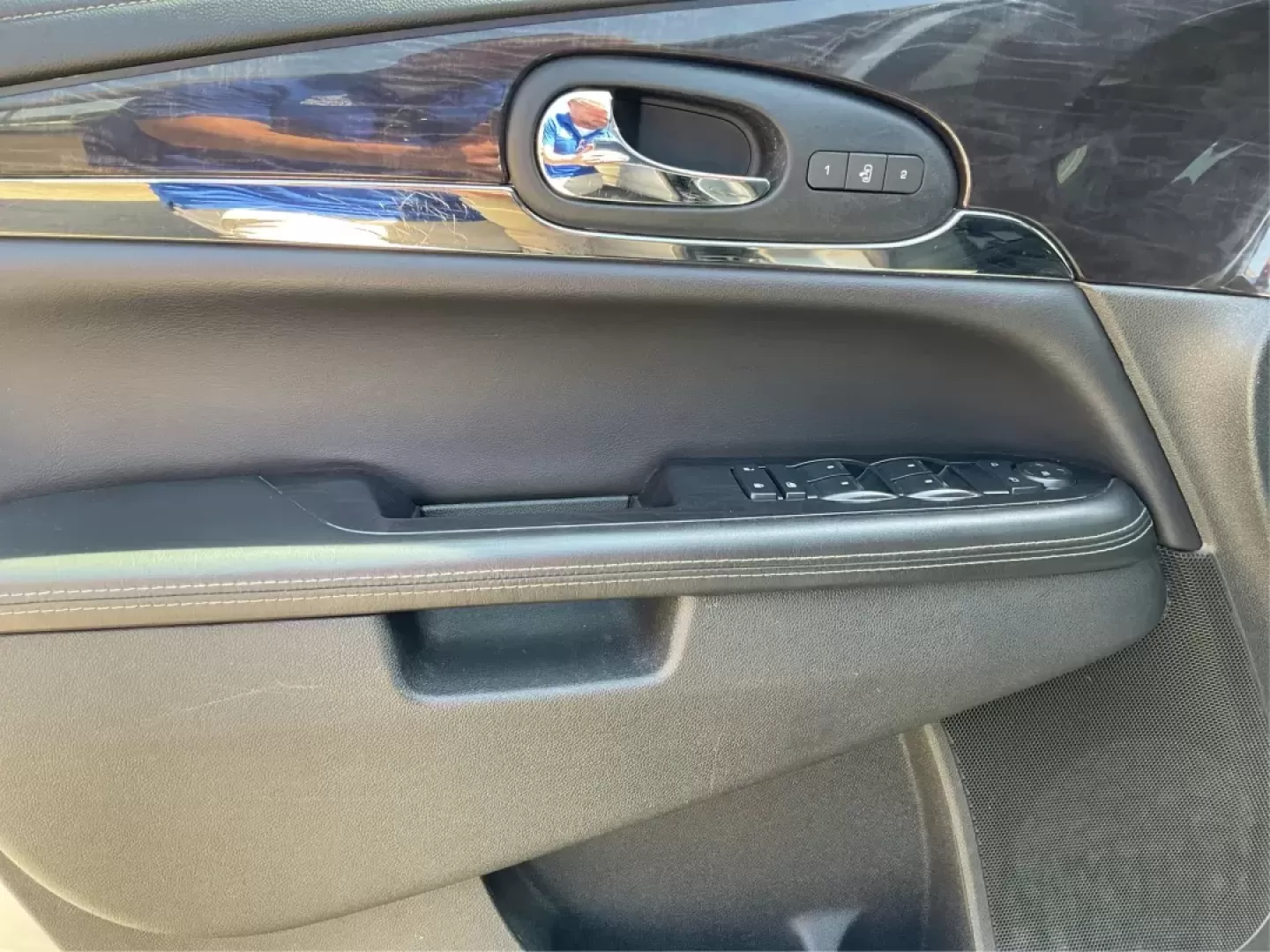 2015 Buick Enclave Leather (5GAKVBKD2FJ) with an 3.6L V-6 gasoline direct injection engine, located at 1230 East Main St, Xenia, OH, 45385, (937) 908-9800, 39.688026, -83.910172 - 2015 Buick Enclave Leather - Photo#18