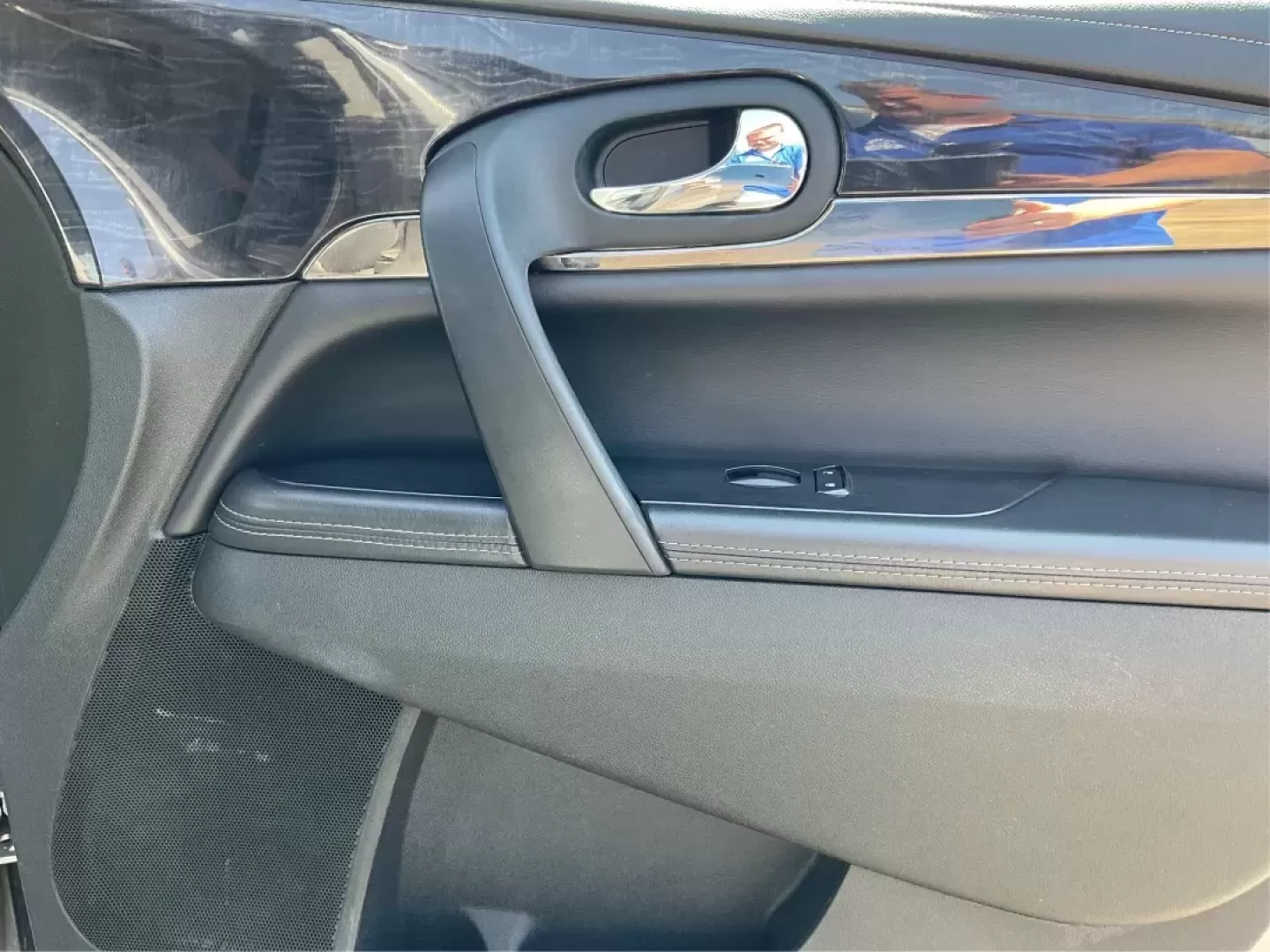 2015 Buick Enclave Leather (5GAKVBKD2FJ) with an 3.6L V-6 gasoline direct injection engine, located at 1230 East Main St, Xenia, OH, 45385, (937) 908-9800, 39.688026, -83.910172 - 2015 Buick Enclave Leather - Photo#19