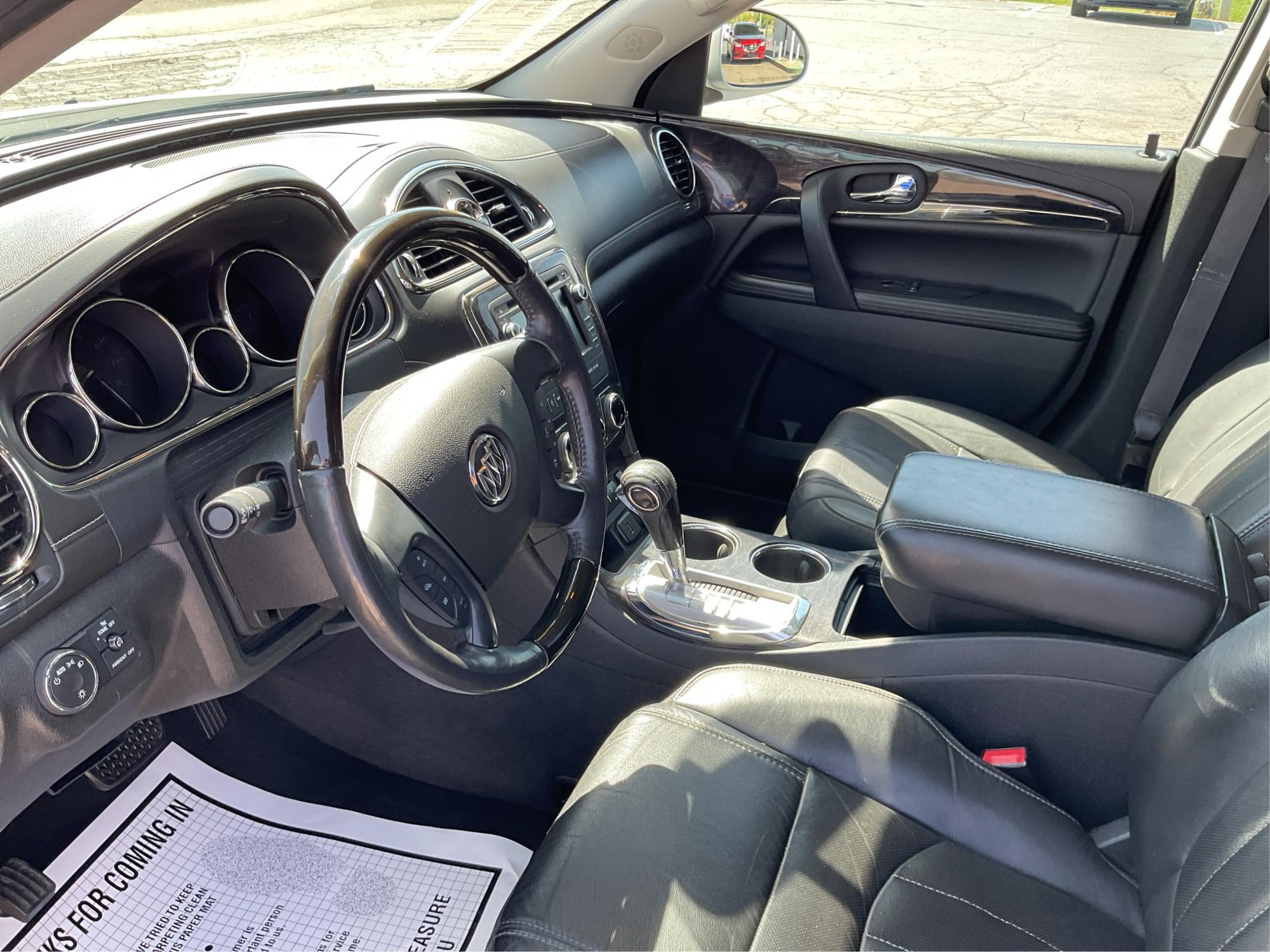 2015 Buick Enclave Leather (5GAKVBKD2FJ) with an 3.6L V-6 gasoline direct injection engine, located at 1230 East Main St, Xenia, OH, 45385, (937) 908-9800, 39.688026, -83.910172 - Photo#9