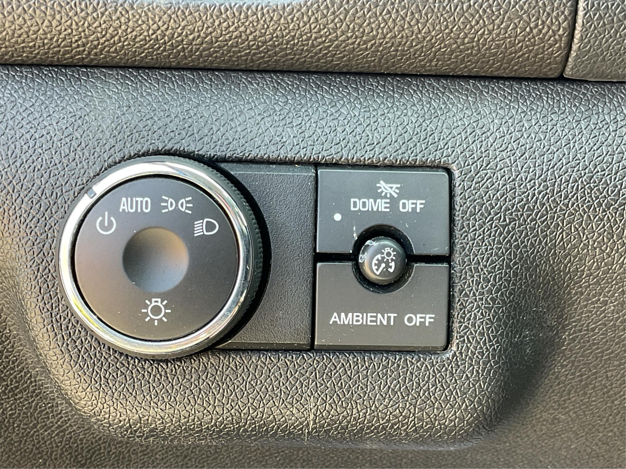 2015 Buick Enclave Leather (5GAKVBKD2FJ) with an 3.6L V-6 gasoline direct injection engine, located at 1230 East Main St, Xenia, OH, 45385, (937) 908-9800, 39.688026, -83.910172 - Photo#17