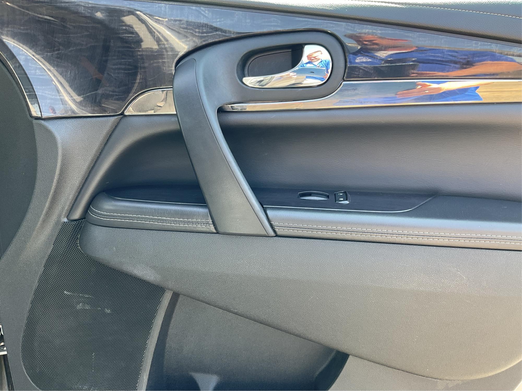 2015 Buick Enclave Leather (5GAKVBKD2FJ) with an 3.6L V-6 gasoline direct injection engine, located at 1230 East Main St, Xenia, OH, 45385, (937) 908-9800, 39.688026, -83.910172 - Photo#19