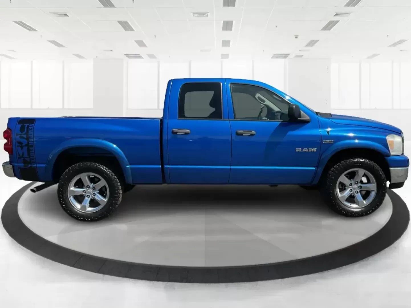 2008 Dodge Ram 1500 SLT (1D7HU18288J) with an HEMI Magnum 5.7L V-8 regular unleaded engine, located at 1230 East Main St, Xenia, OH, 45385, (937) 908-9800, 39.688026, -83.910172 - 2008 Dodge Ram 1500 SLT - Photo#1