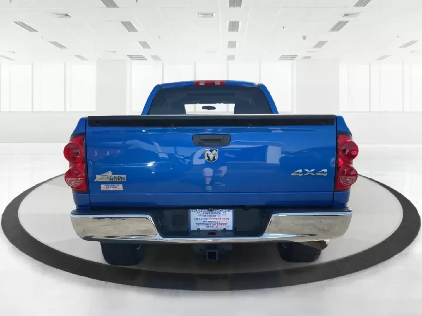 2008 Dodge Ram 1500 SLT (1D7HU18288J) with an HEMI Magnum 5.7L V-8 regular unleaded engine, located at 1230 East Main St, Xenia, OH, 45385, (937) 908-9800, 39.688026, -83.910172 - 2008 Dodge Ram 1500 SLT - Photo#3