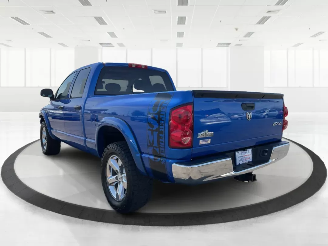2008 Dodge Ram 1500 SLT (1D7HU18288J) with an HEMI Magnum 5.7L V-8 regular unleaded engine, located at 1230 East Main St, Xenia, OH, 45385, (937) 908-9800, 39.688026, -83.910172 - 2008 Dodge Ram 1500 SLT - Photo#4
