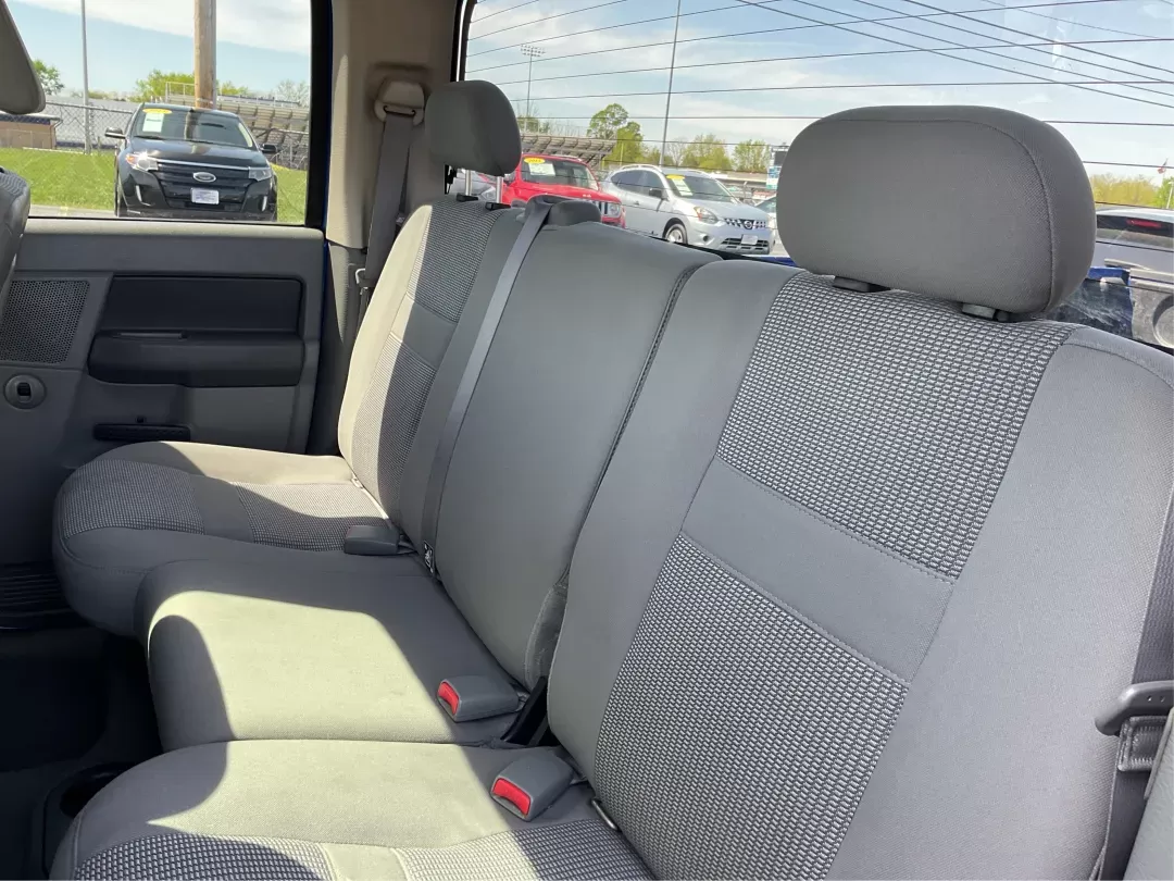 2008 Dodge Ram 1500 SLT (1D7HU18288J) with an HEMI Magnum 5.7L V-8 regular unleaded engine, located at 1230 East Main St, Xenia, OH, 45385, (937) 908-9800, 39.688026, -83.910172 - 2008 Dodge Ram 1500 SLT - Photo#9