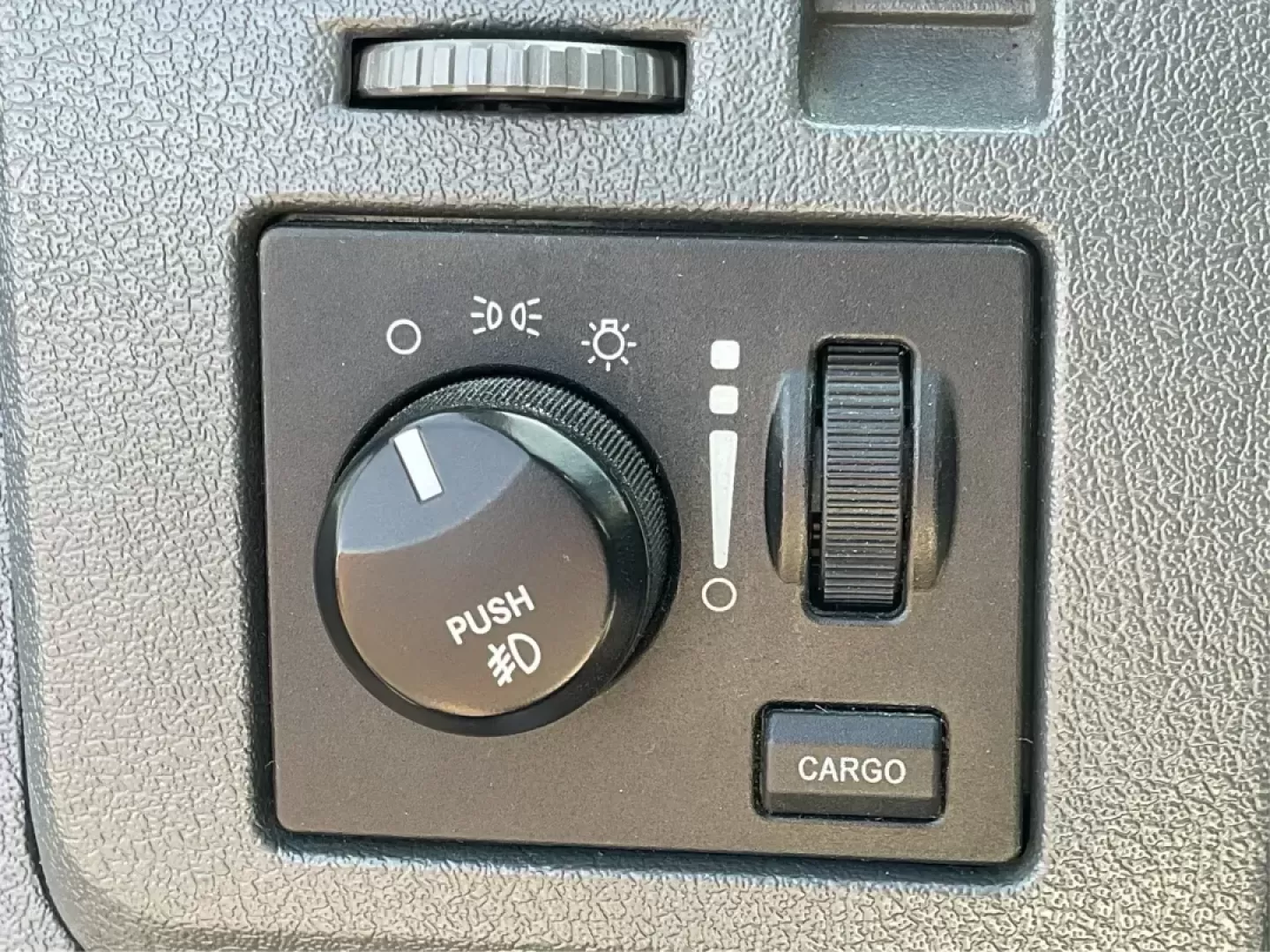 2008 Dodge Ram 1500 SLT (1D7HU18288J) with an HEMI Magnum 5.7L V-8 regular unleaded engine, located at 1230 East Main St, Xenia, OH, 45385, (937) 908-9800, 39.688026, -83.910172 - 2008 Dodge Ram 1500 SLT - Photo#15