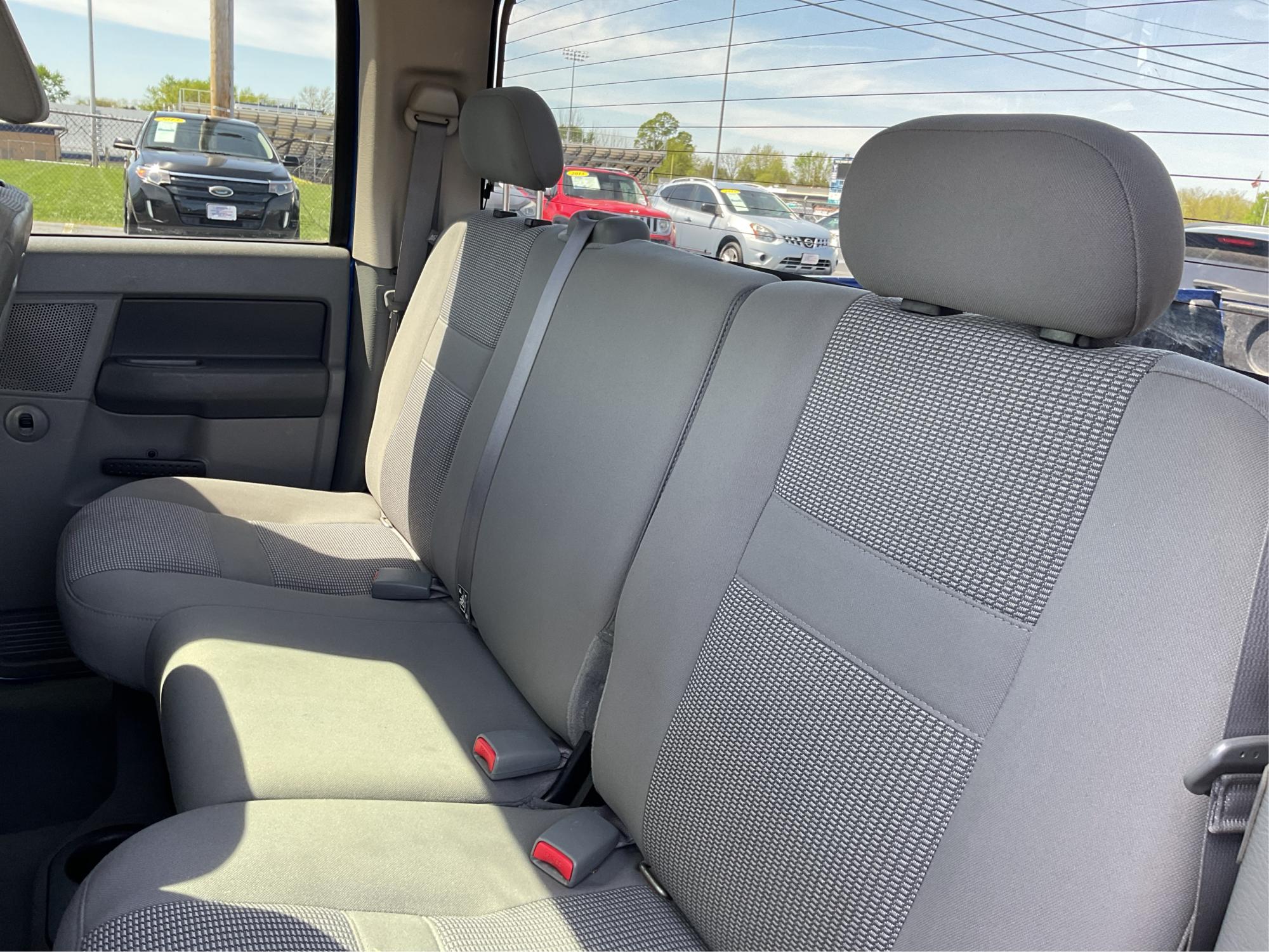 2008 Dodge Ram 1500 SLT (1D7HU18288J) with an HEMI Magnum 5.7L V-8 regular unleaded engine, located at 1230 East Main St, Xenia, OH, 45385, (937) 908-9800, 39.688026, -83.910172 - Photo#10
