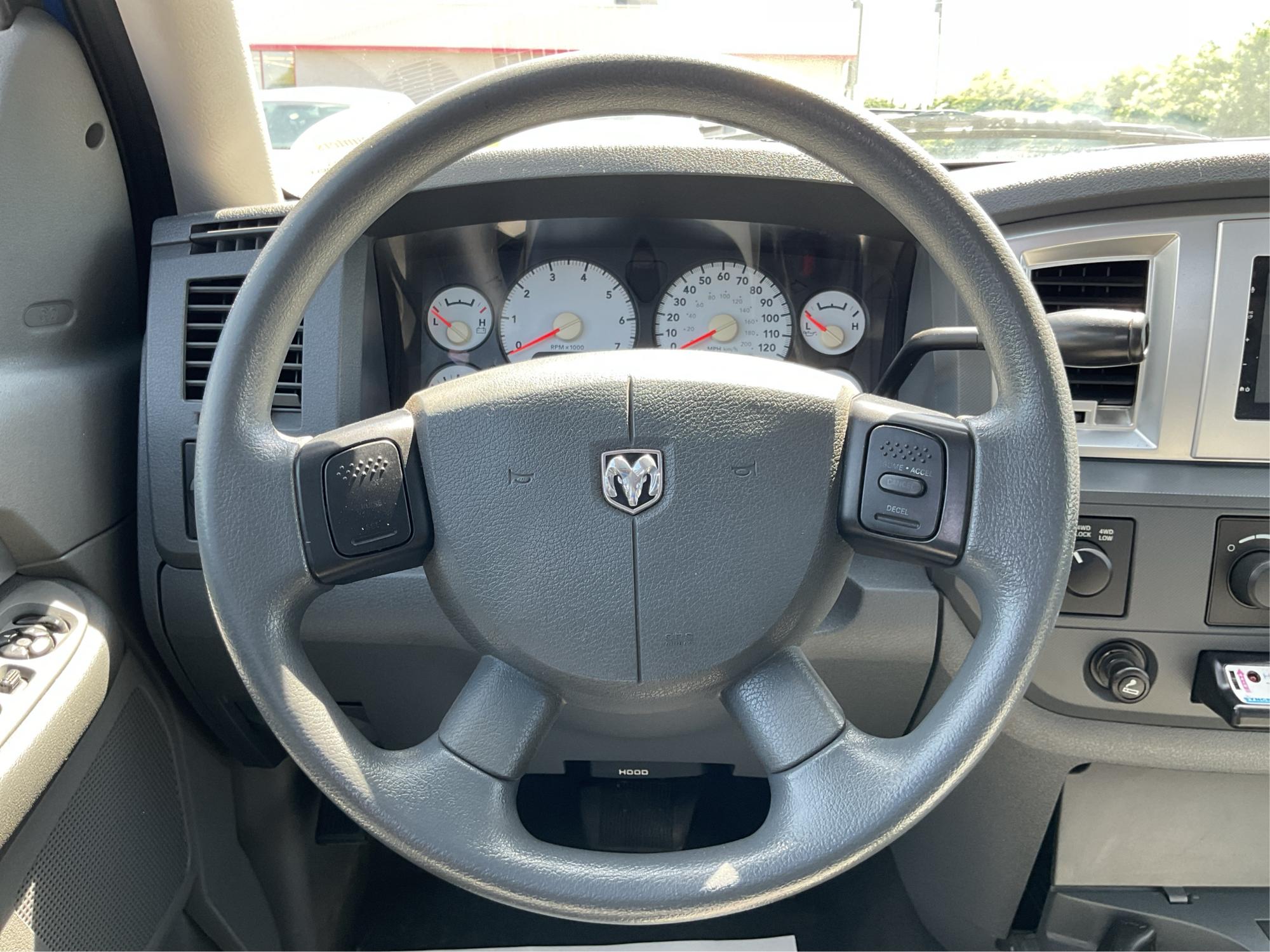 2008 Dodge Ram 1500 SLT (1D7HU18288J) with an HEMI Magnum 5.7L V-8 regular unleaded engine, located at 1230 East Main St, Xenia, OH, 45385, (937) 908-9800, 39.688026, -83.910172 - Photo#15