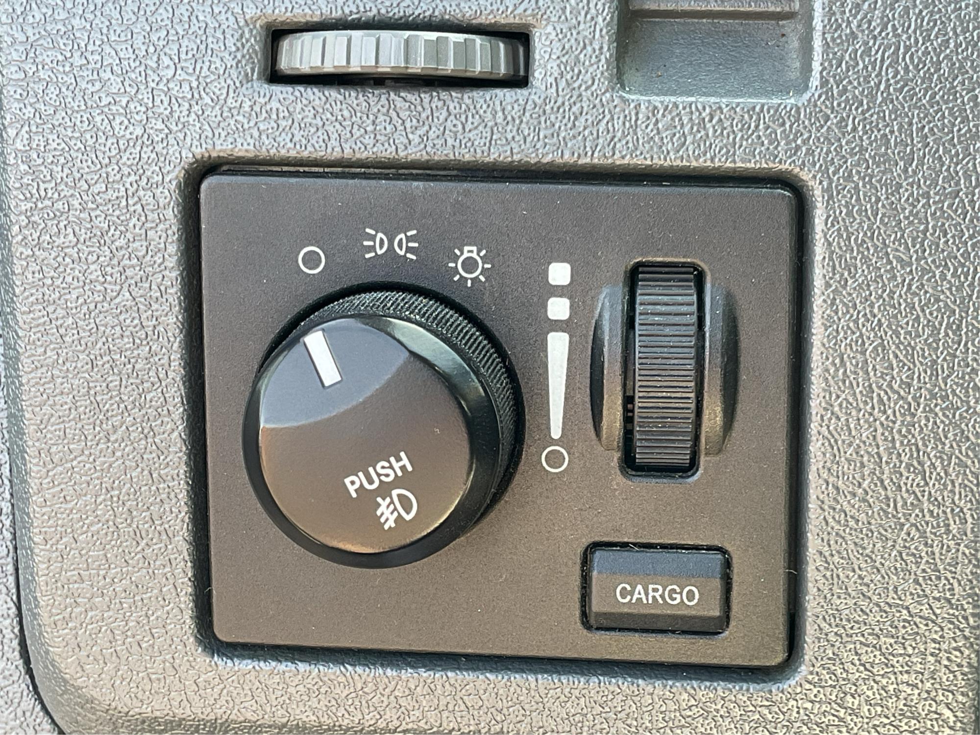 2008 Dodge Ram 1500 SLT (1D7HU18288J) with an HEMI Magnum 5.7L V-8 regular unleaded engine, located at 1230 East Main St, Xenia, OH, 45385, (937) 908-9800, 39.688026, -83.910172 - Photo#16