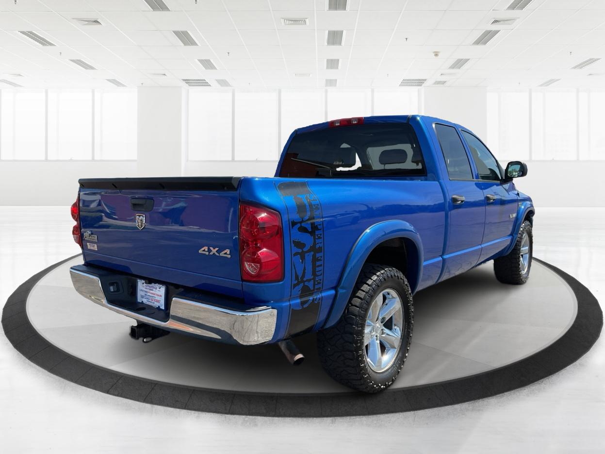 2008 Dodge Ram 1500 SLT (1D7HU18288J) with an HEMI Magnum 5.7L V-8 regular unleaded engine, located at 1230 East Main St, Xenia, OH, 45385, (937) 908-9800, 39.688026, -83.910172 - Photo#2
