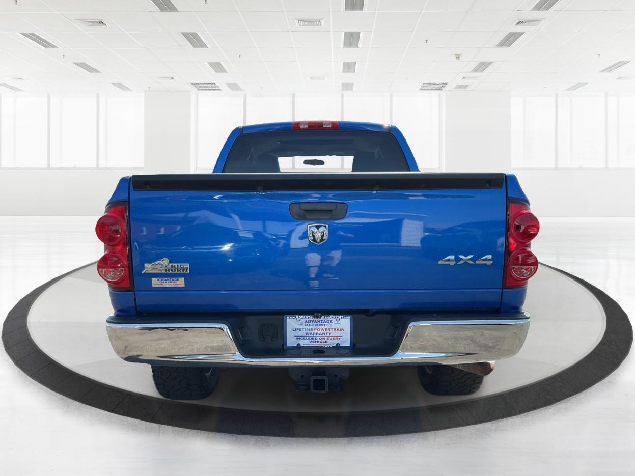 2008 Dodge Ram 1500 SLT (1D7HU18288J) with an HEMI Magnum 5.7L V-8 regular unleaded engine, located at 1230 East Main St, Xenia, OH, 45385, (937) 908-9800, 39.688026, -83.910172 - Photo#4