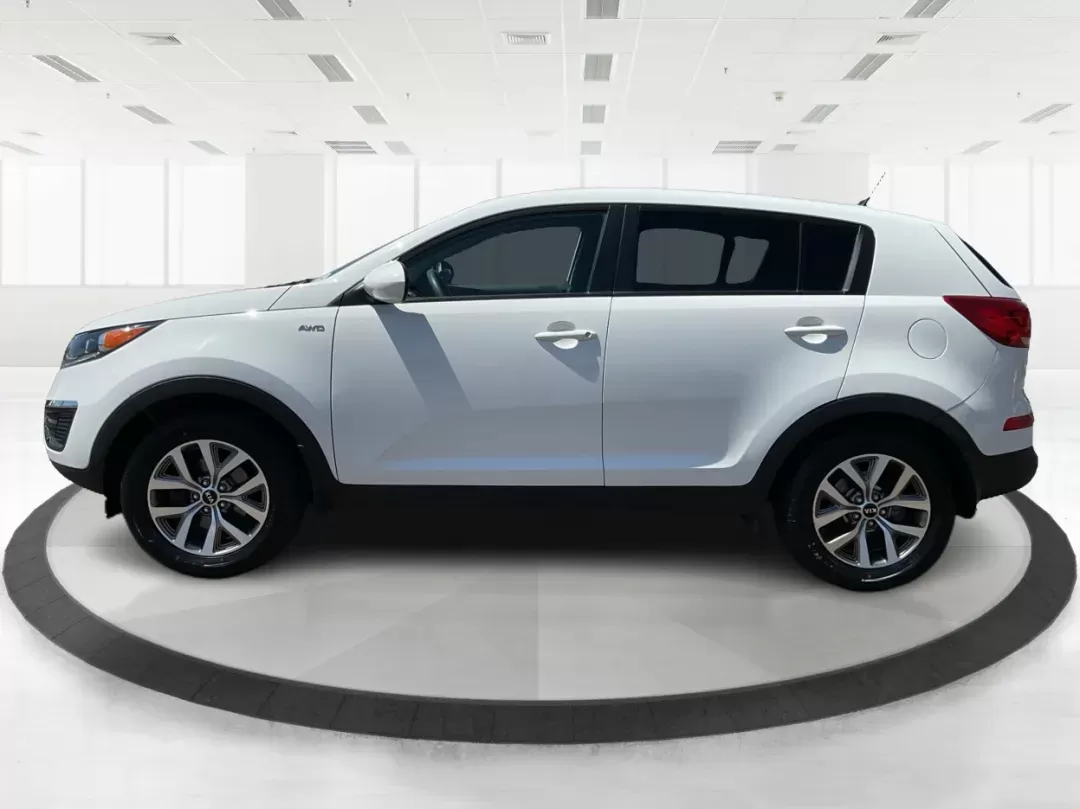 2015 Kia Sportage LX (KNDPBCAC7F7) with an Other engine, located at 1184 Kauffman Ave, Fairborn, OH, 45324, (937) 908-9800, 39.807072, -84.030914 - One Owner - Photo#5