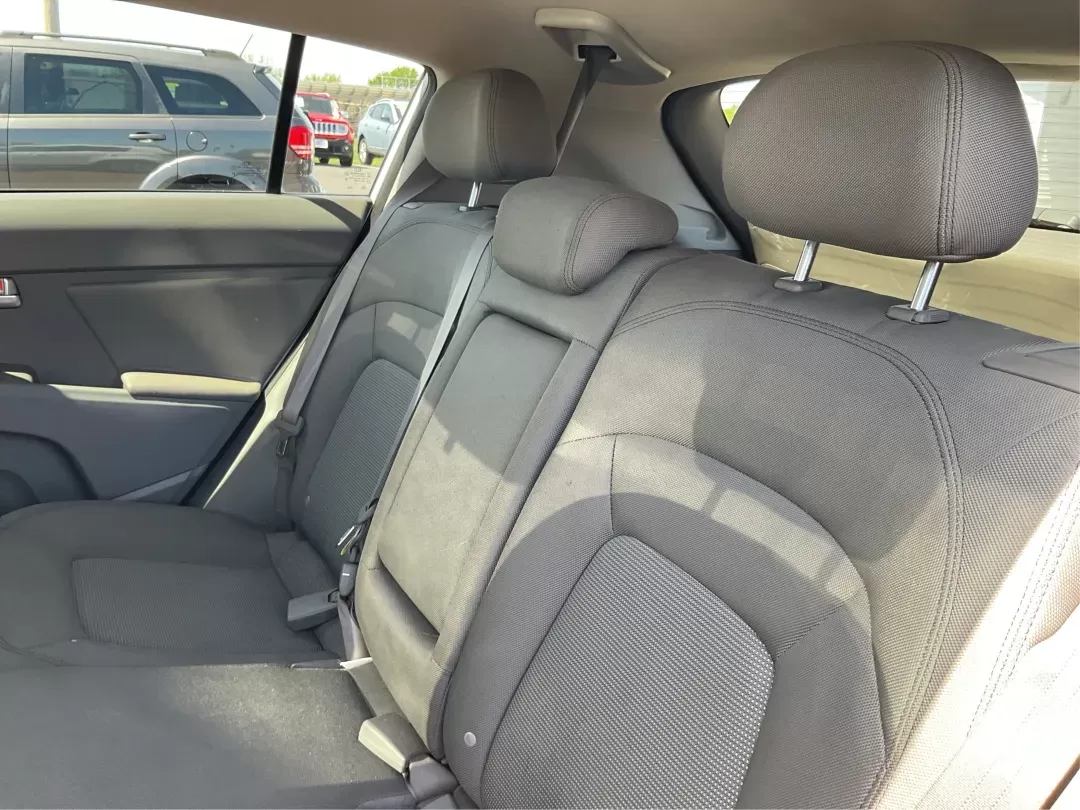 2015 Kia Sportage LX (KNDPBCAC7F7) with an Other engine, located at 1184 Kauffman Ave, Fairborn, OH, 45324, (937) 908-9800, 39.807072, -84.030914 - One Owner - Photo#9