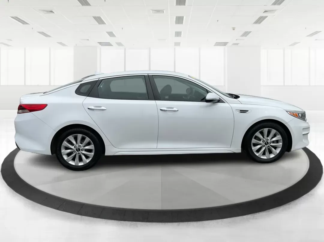 photo of 2016 Kia Optima LX