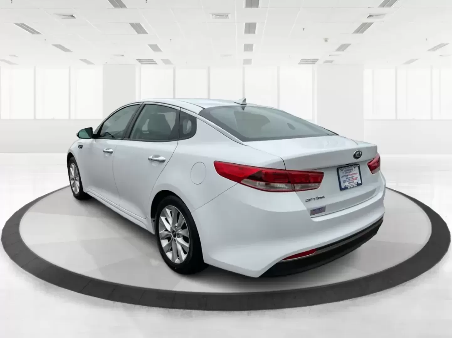 2016 Kia Optima LX (5XXGT4L32GG) with an Theta II 2.4L I-4 gasoline direct injection engine, located at 8750 N County Rd 25A, Piqua, OH, 45356, (937) 908-9800, 40.164391, -84.232513 - 2016 Kia Optima LX - Photo#4