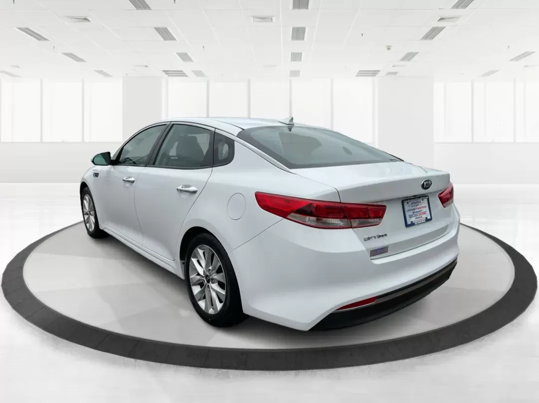 2016 Kia Optima LX (5XXGT4L32GG) with an Theta II 2.4L I-4 gasoline direct injection engine, located at 8750 N County Rd 25A, Piqua, OH, 45356, (937) 908-9800, 40.164391, -84.232513 - Photo#4