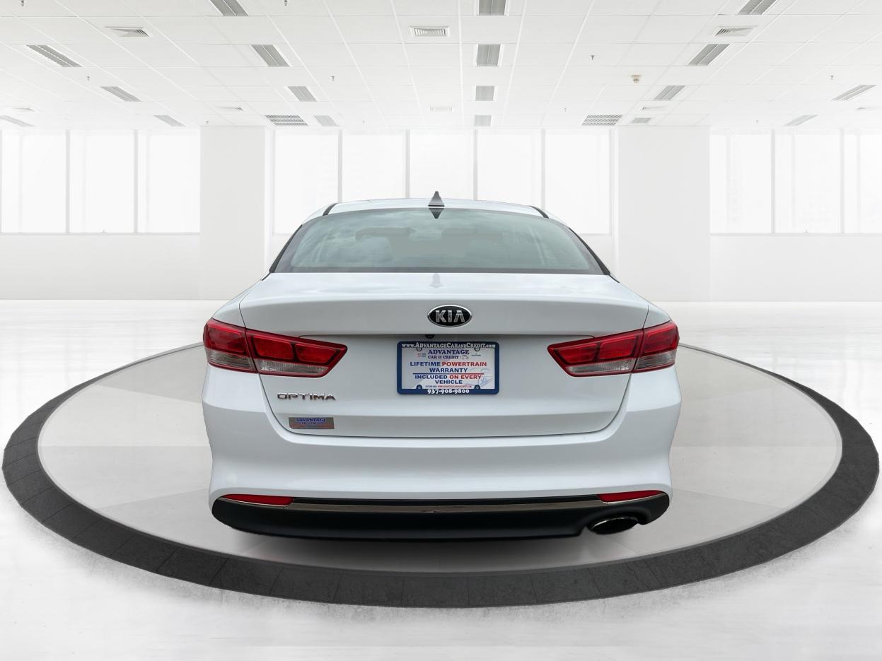 2016 Kia Optima LX (5XXGT4L32GG) with an Theta II 2.4L I-4 gasoline direct injection engine, located at 8750 N County Rd 25A, Piqua, OH, 45356, (937) 908-9800, 40.164391, -84.232513 - Photo#4