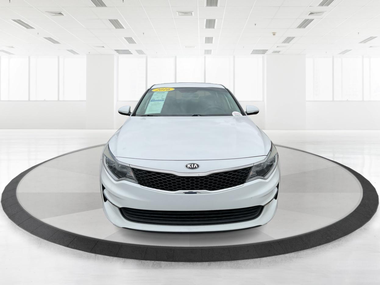 2016 Kia Optima LX (5XXGT4L32GG) with an Theta II 2.4L I-4 gasoline direct injection engine, located at 8750 N County Rd 25A, Piqua, OH, 45356, (937) 908-9800, 40.164391, -84.232513 - Photo#7