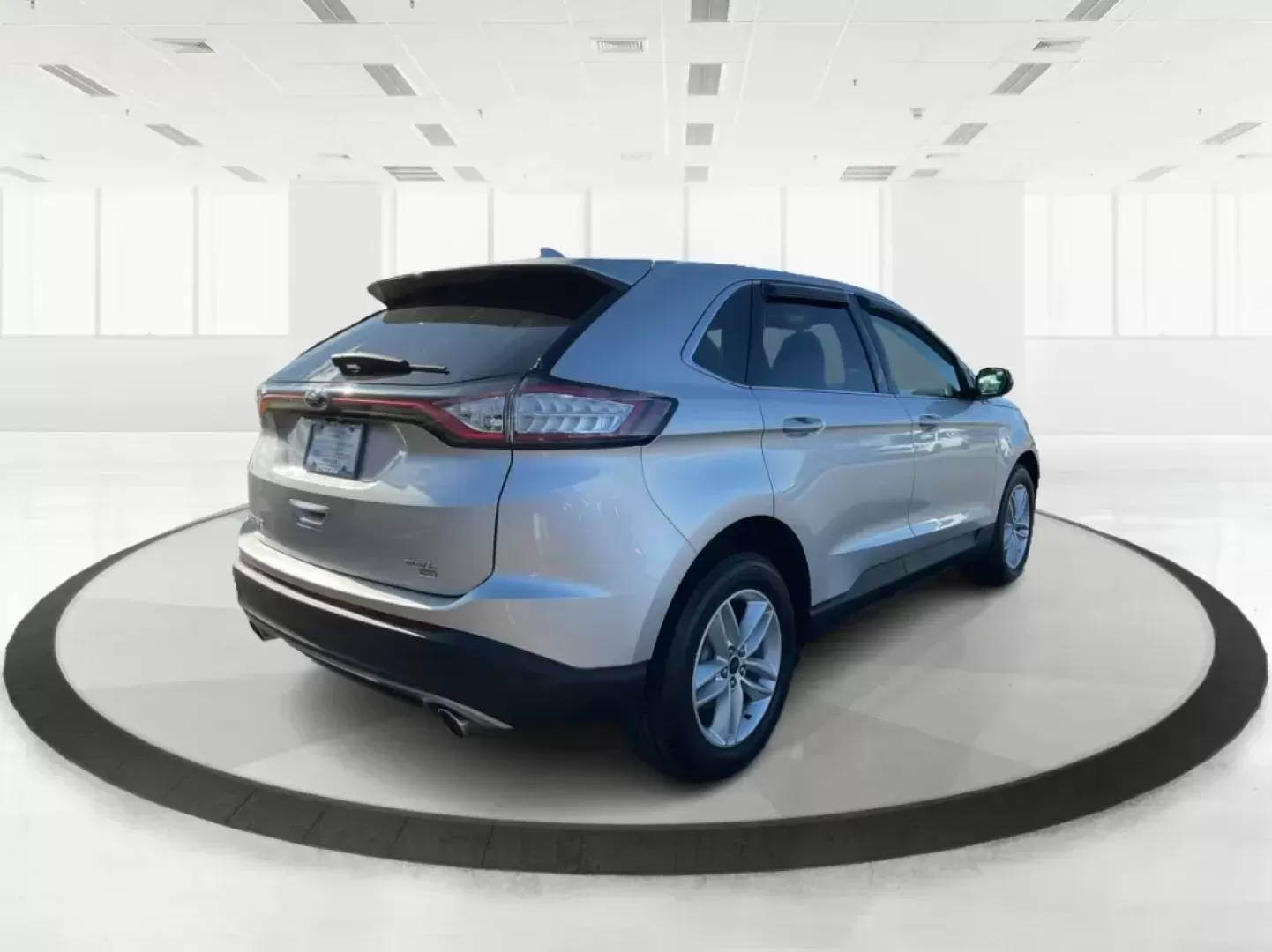 2018 Ford Edge SEL (2FMPK4J8XJB) with an 3.5L V-6 DOHC engine, located at 401 Woodman Dr, Riverside, OH, 45431, (937) 908-9800, 39.760899, -84.123421 - Photo#2