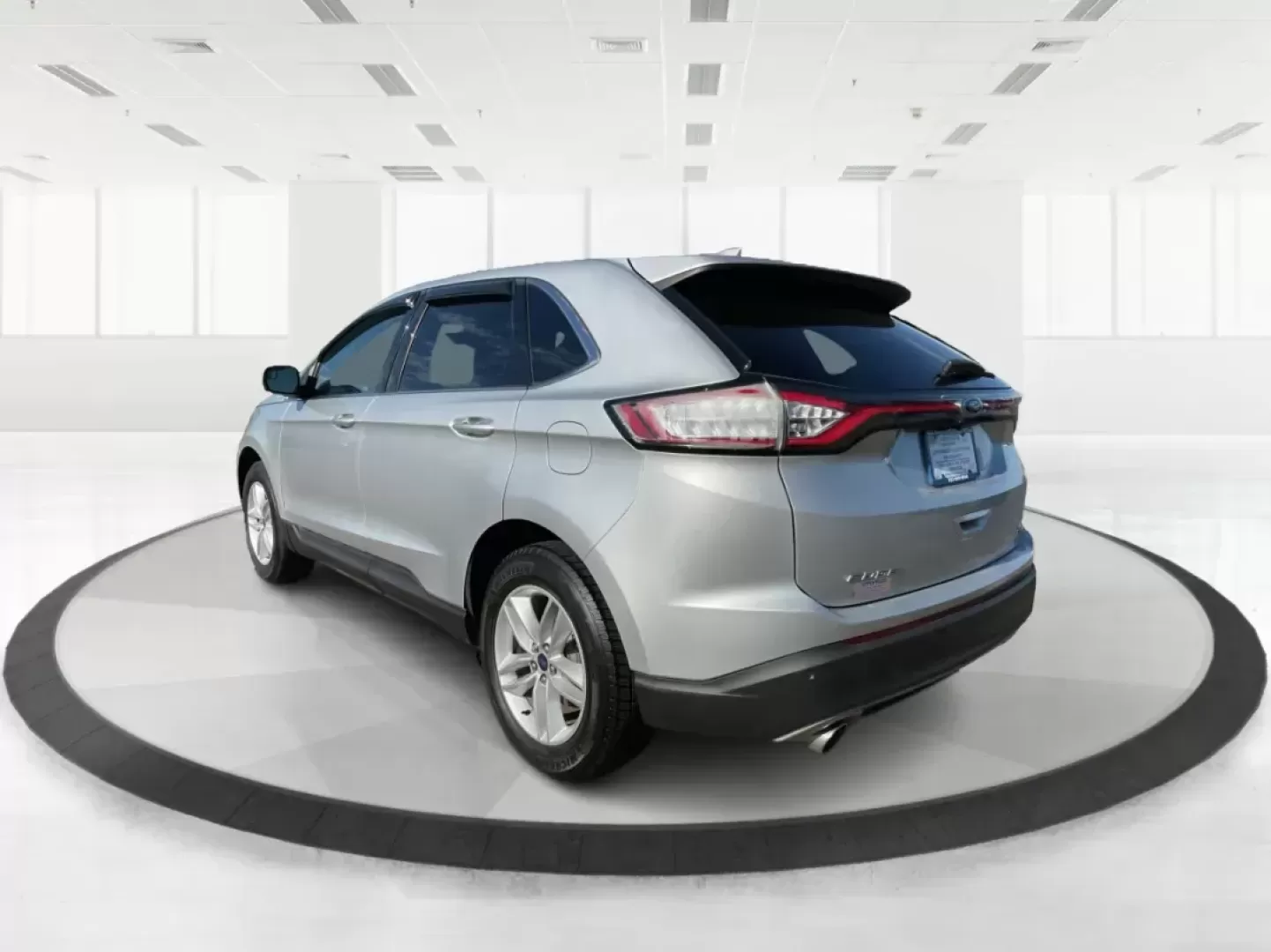 2018 Ford Edge SEL (2FMPK4J8XJB) with an 3.5L V-6 DOHC engine, located at 401 Woodman Dr, Riverside, OH, 45431, (937) 908-9800, 39.760899, -84.123421 - Photo#4
