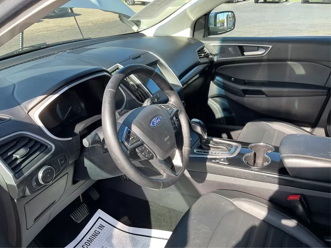 2018 Ford Edge SEL (2FMPK4J8XJB) with an 3.5L V-6 DOHC engine, located at 401 Woodman Dr, Riverside, OH, 45431, (937) 908-9800, 39.760899, -84.123421 - One Owner - Photo#9