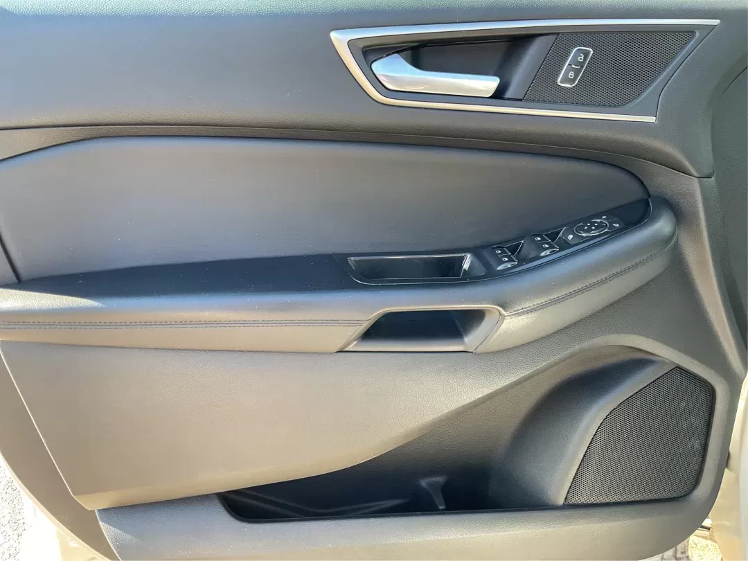 2018 Ford Edge SEL (2FMPK4J8XJB) with an 3.5L V-6 DOHC engine, located at 401 Woodman Dr, Riverside, OH, 45431, (937) 908-9800, 39.760899, -84.123421 - One Owner - Photo#18