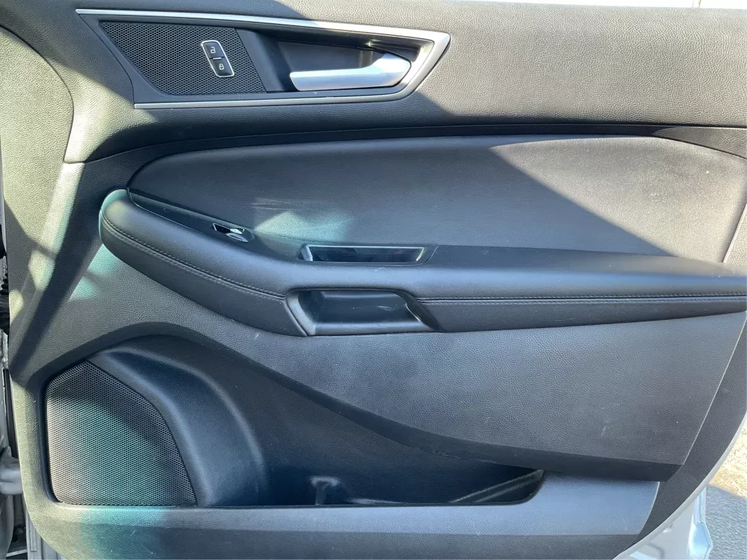 2018 Ford Edge SEL (2FMPK4J8XJB) with an 3.5L V-6 DOHC engine, located at 401 Woodman Dr, Riverside, OH, 45431, (937) 908-9800, 39.760899, -84.123421 - One Owner - Photo#19