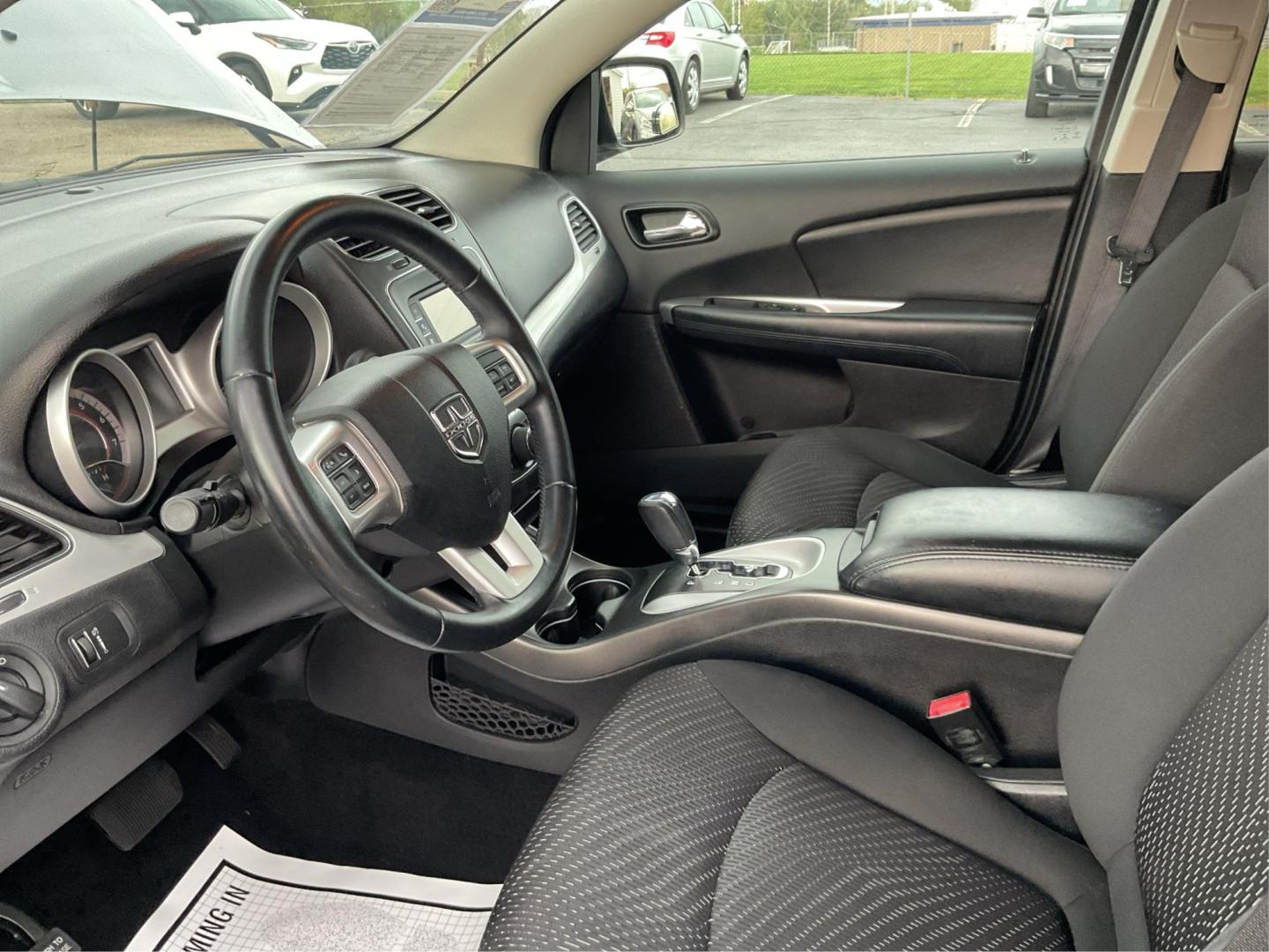 2016 Dodge Journey SE (3C4PDCAB7GT) with an Tigershark MultiAir 2.4L I-4 DOHC engine, located at 8750 N County Rd 25A, Piqua, OH, 45356, (937) 908-9800, 40.164391, -84.232513 - Photo#9