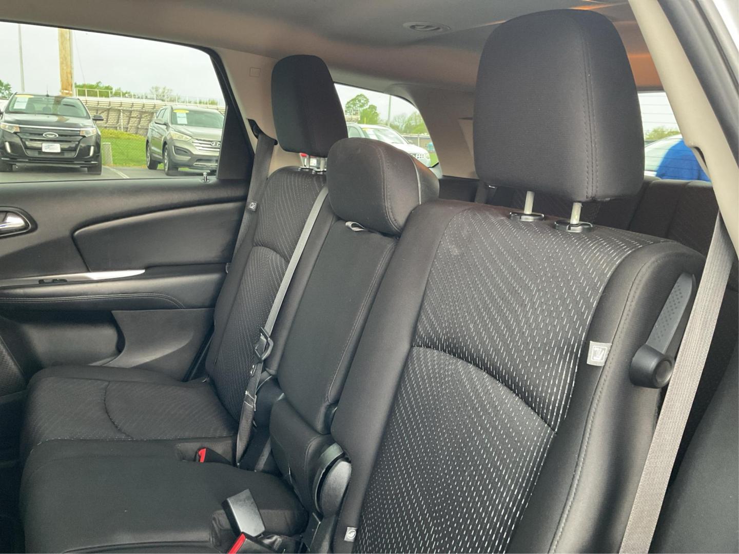 2016 Dodge Journey SE (3C4PDCAB7GT) with an Tigershark MultiAir 2.4L I-4 DOHC engine, located at 8750 N County Rd 25A, Piqua, OH, 45356, (937) 908-9800, 40.164391, -84.232513 - Photo#10