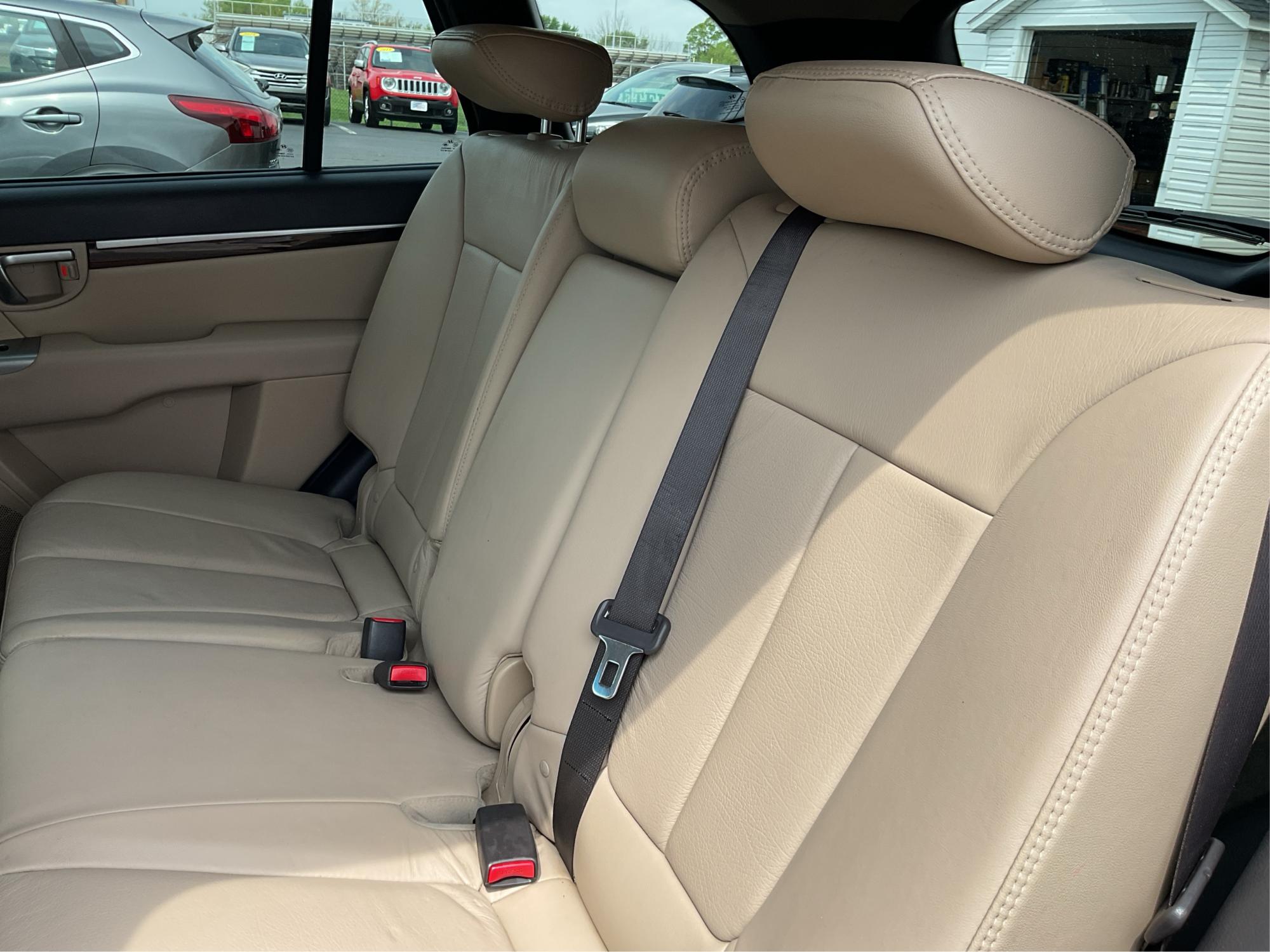 2012 Hyundai Santa Fe Limited V6 (5XYZKDAG5CG) with an 3.5L V-6 DOHC engine, located at 1230 East Main St, Xenia, OH, 45385, (937) 908-9800, 39.688026, -83.910172 - 2012 Hyundai Santa Fe Limited V6 - Photo#10