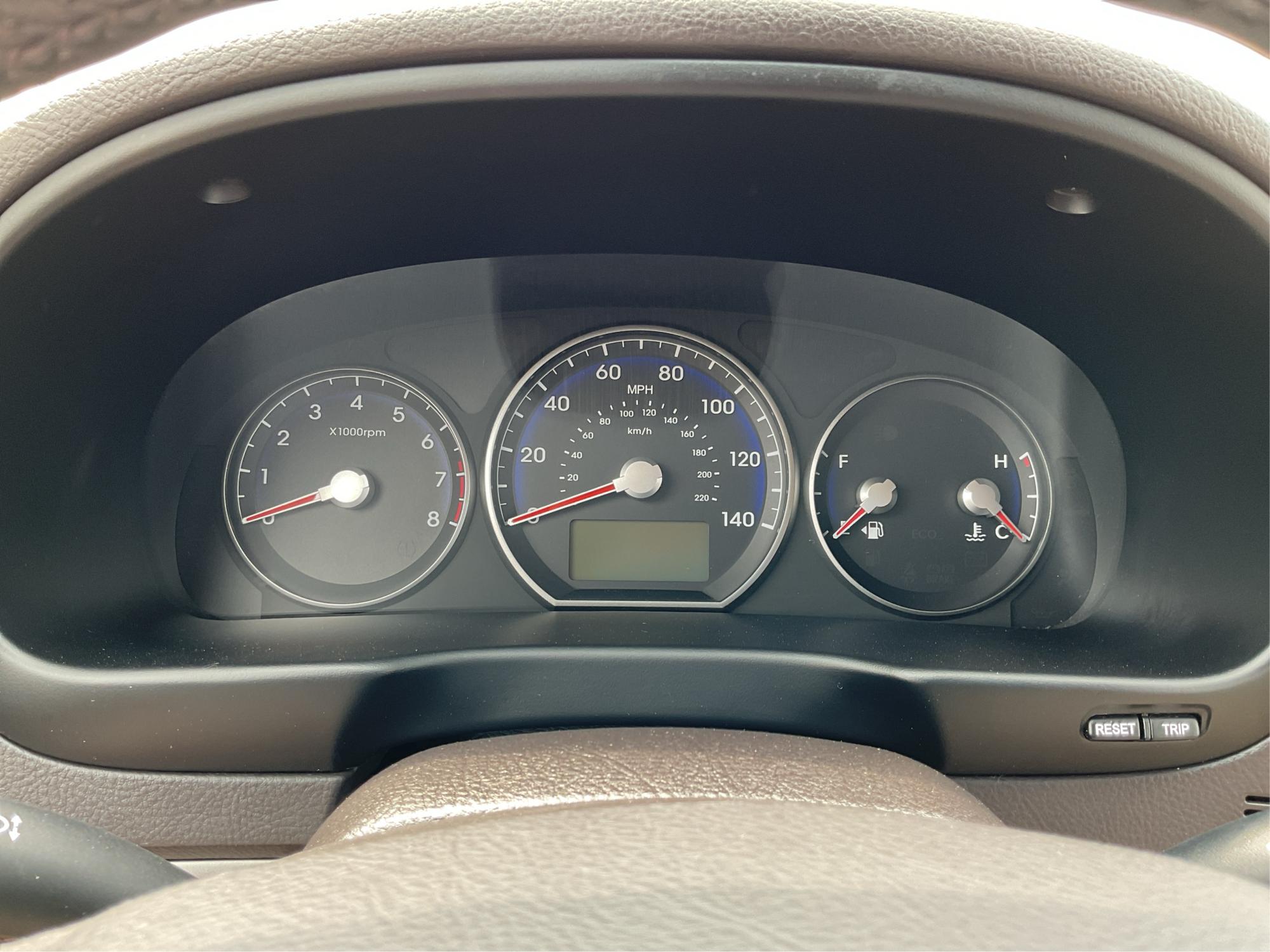 2012 Hyundai Santa Fe Limited V6 (5XYZKDAG5CG) with an 3.5L V-6 DOHC engine, located at 1230 East Main St, Xenia, OH, 45385, (937) 908-9800, 39.688026, -83.910172 - 2012 Hyundai Santa Fe Limited V6 - Photo#15