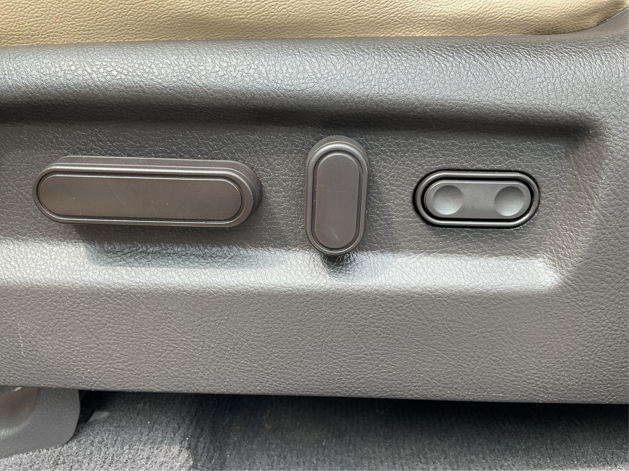 2012 Hyundai Santa Fe Limited V6 (5XYZKDAG5CG) with an 3.5L V-6 DOHC engine, located at 1230 East Main St, Xenia, OH, 45385, (937) 908-9800, 39.688026, -83.910172 - 2012 Hyundai Santa Fe Limited V6 - Photo#17
