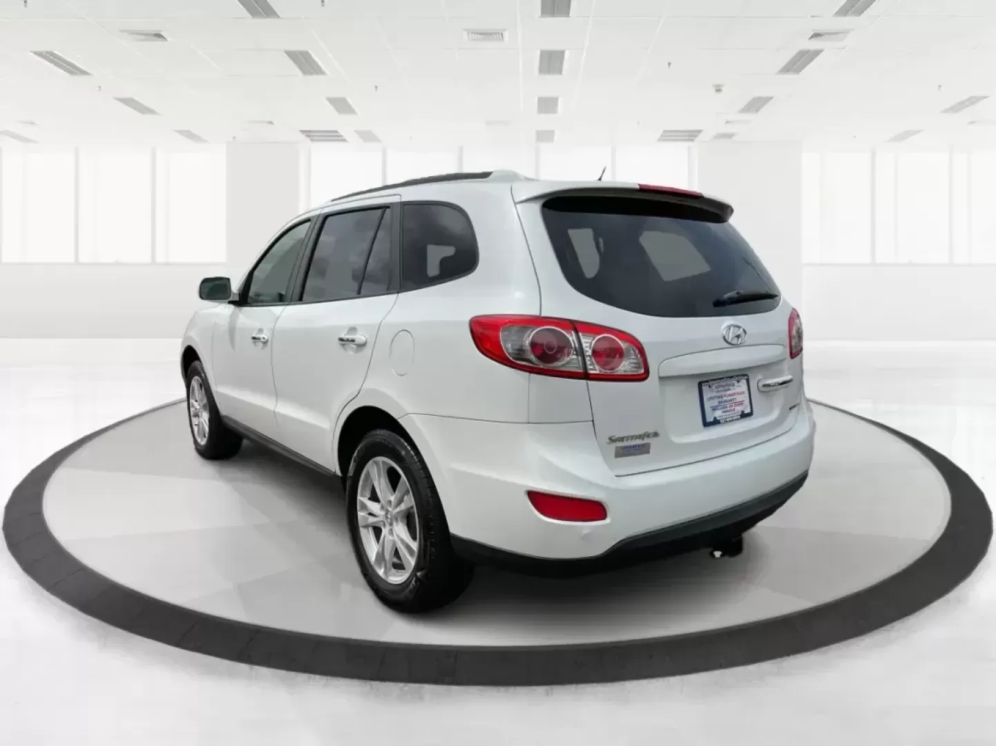 2012 Hyundai Santa Fe Limited V6 (5XYZKDAG5CG) with an 3.5L V-6 DOHC engine, located at 1230 East Main St, Xenia, OH, 45385, (937) 908-9800, 39.688026, -83.910172 - 2012 Hyundai Santa Fe Limited V6 - Photo#4