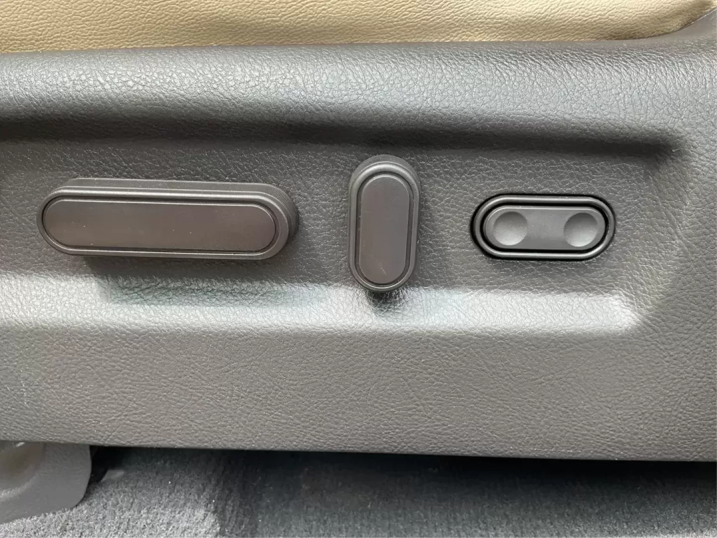 2012 Hyundai Santa Fe Limited V6 (5XYZKDAG5CG) with an 3.5L V-6 DOHC engine, located at 1230 East Main St, Xenia, OH, 45385, (937) 908-9800, 39.688026, -83.910172 - 2012 Hyundai Santa Fe Limited V6 - Photo#16