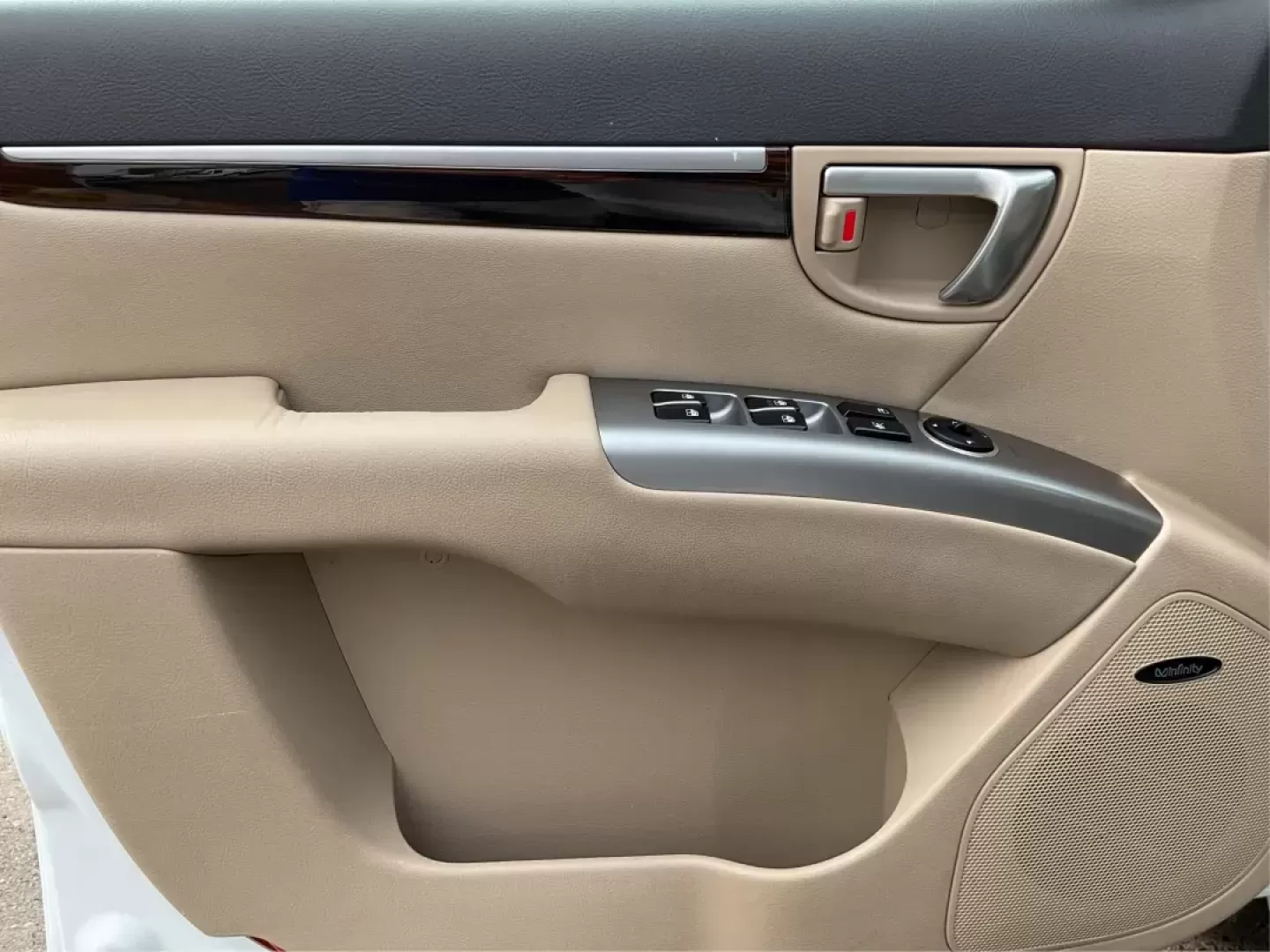 2012 Hyundai Santa Fe Limited V6 (5XYZKDAG5CG) with an 3.5L V-6 DOHC engine, located at 1230 East Main St, Xenia, OH, 45385, (937) 908-9800, 39.688026, -83.910172 - 2012 Hyundai Santa Fe Limited V6 - Photo#17