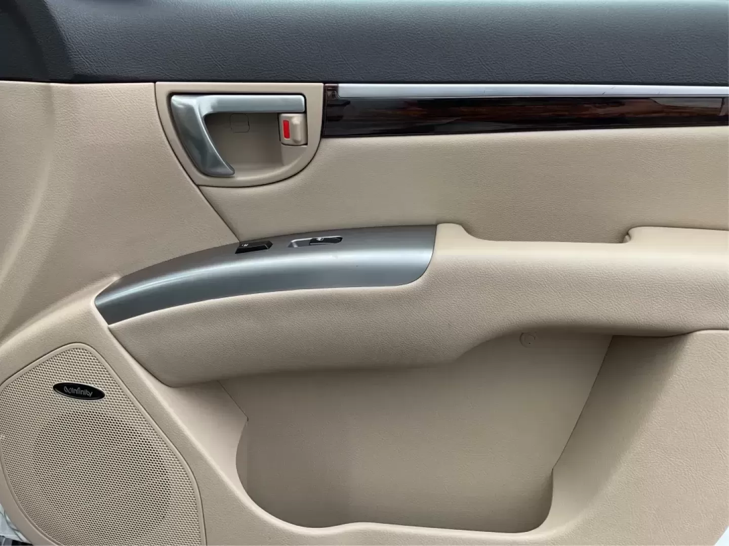 2012 Hyundai Santa Fe Limited V6 (5XYZKDAG5CG) with an 3.5L V-6 DOHC engine, located at 1230 East Main St, Xenia, OH, 45385, (937) 908-9800, 39.688026, -83.910172 - 2012 Hyundai Santa Fe Limited V6 - Photo#18