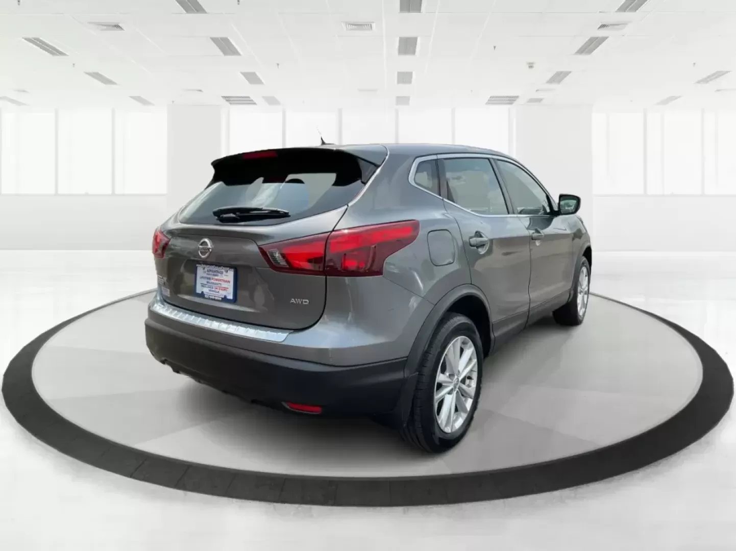2017 Nissan Rogue Sport S (JN1BJ1CR9HW) with an 2L I-4 gasoline direct injection engine, located at 880 E. National Road, Vandalia, OH, 45377, (937) 908-9800, 39.891918, -84.183594 - Photo#2