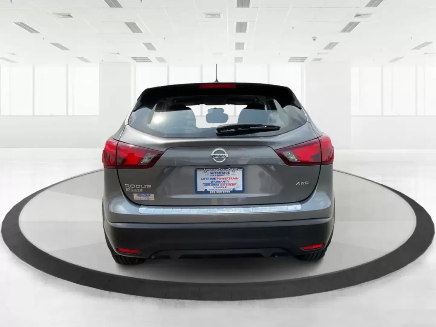 2017 Nissan Rogue Sport S (JN1BJ1CR9HW) with an 2L I-4 gasoline direct injection engine, located at 880 E. National Road, Vandalia, OH, 45377, (937) 908-9800, 39.891918, -84.183594 - Photo#4